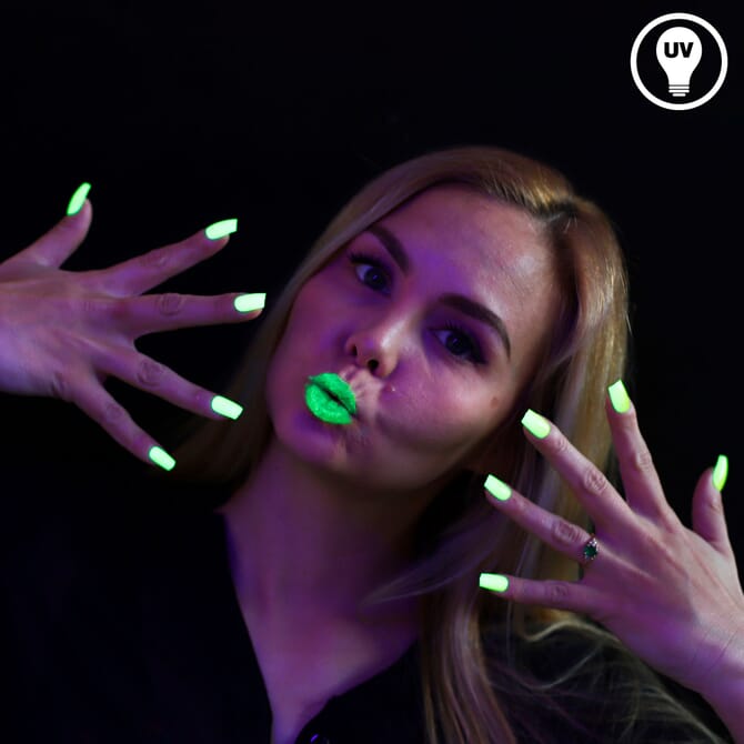 Neon UV Party Nails - 4 kleuren set - zelfklevend