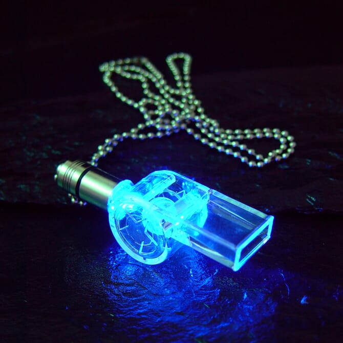LED Trillerpfeife mit blauem Blinkeffekt